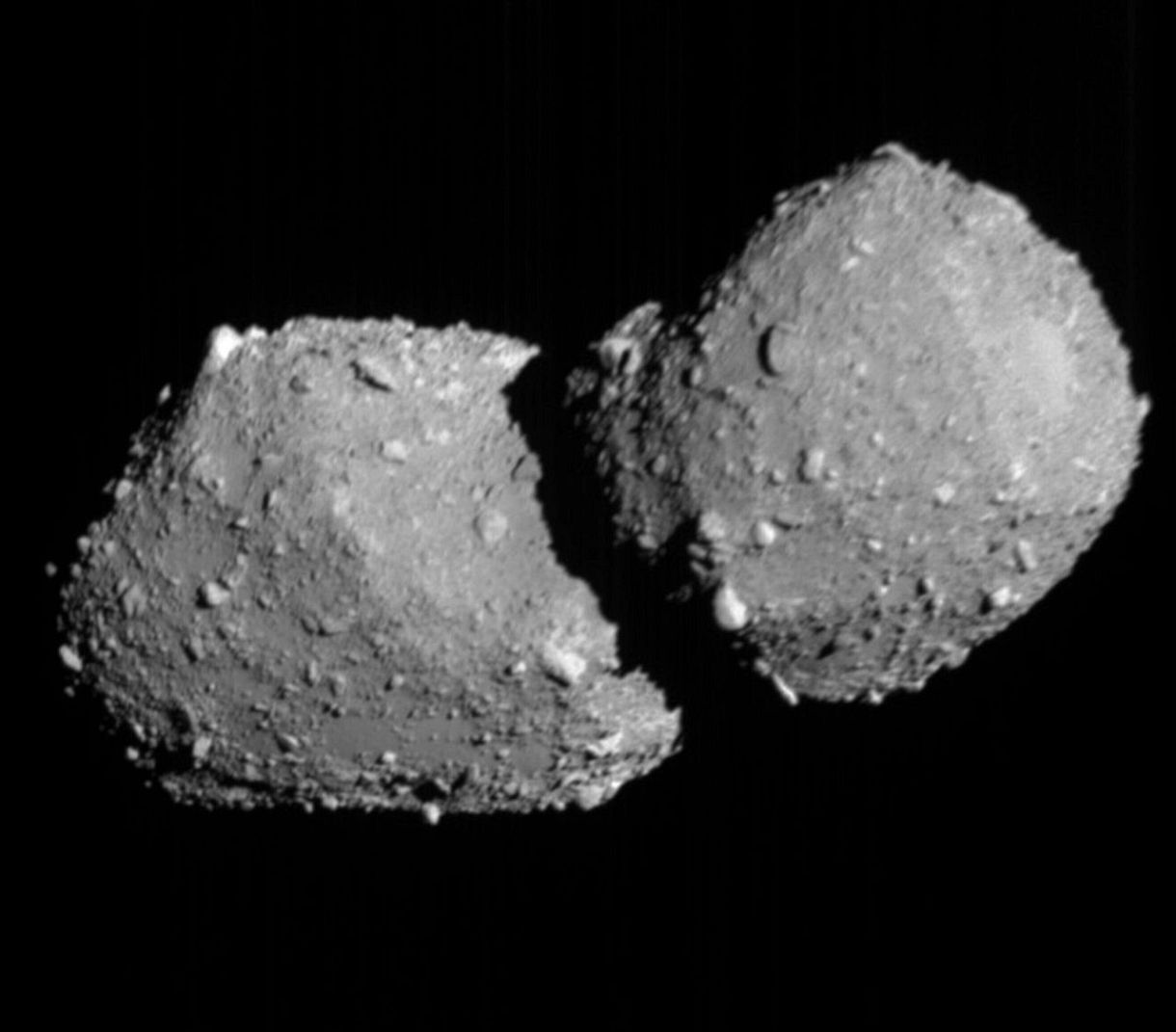 小惑星表面から400mに最接近 はやぶさ2、中国機の記録を更新：中