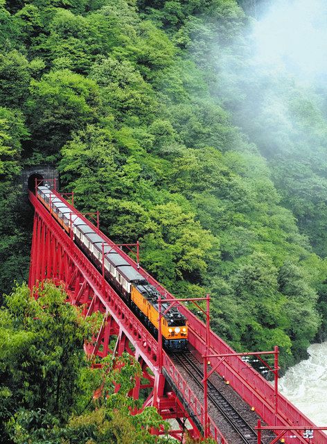 新緑行きトロッコ出発 黒部峡谷鉄道が営業開始 中日新聞web