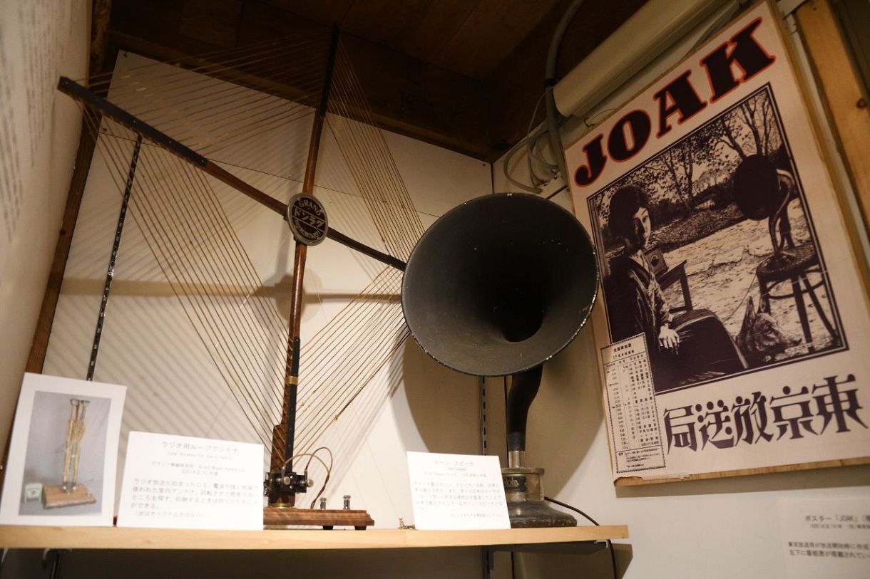 戦争とメディアの関わり、今に伝えるラジオ 日本で放送開始から