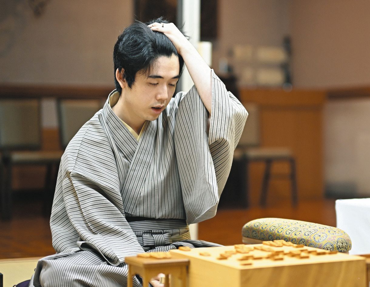 写真・動画特集】伊藤匠二冠の封じ手は「8六歩」 王位戦第1局2日目
