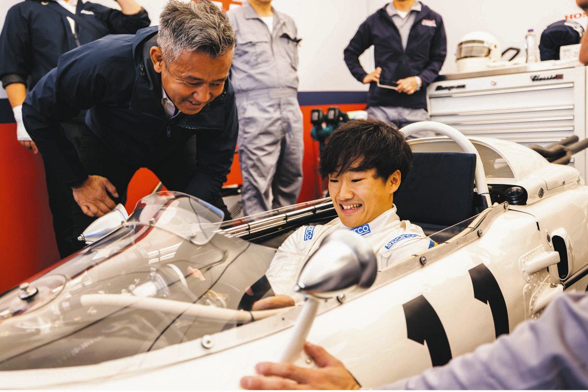 角田裕毅、ホンダF1初優勝マシン「RA272」でデモ走行 10・26メキシコGP