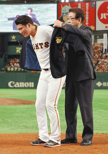 坂本勇人 2000本安打 記念プレート No.001 エポック社の公式オンライン