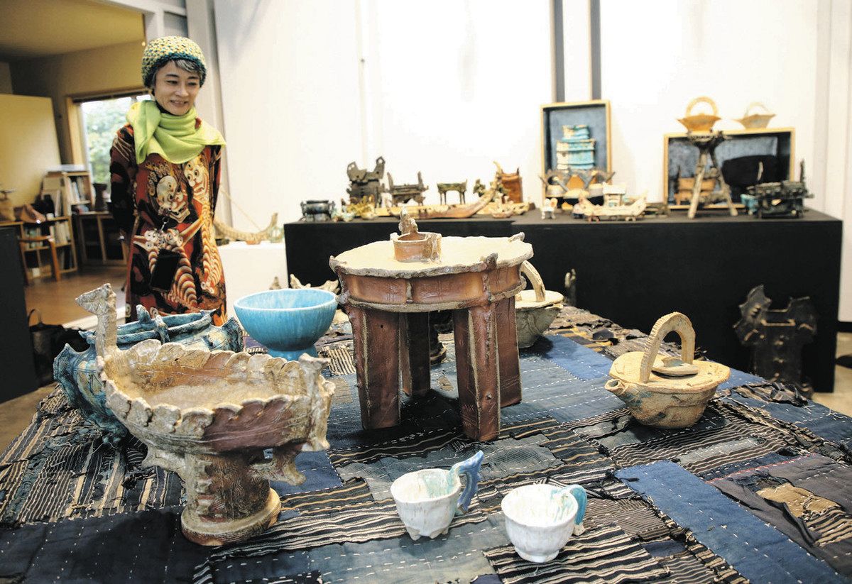 ゲタ大使」加藤さん 母の陶製作品を展示 黒部：北陸中日新聞Web