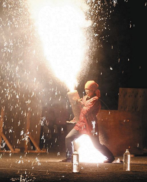 コロナ退散サプライズ ２種類の手筒花火 湖西 中日新聞しずおかweb