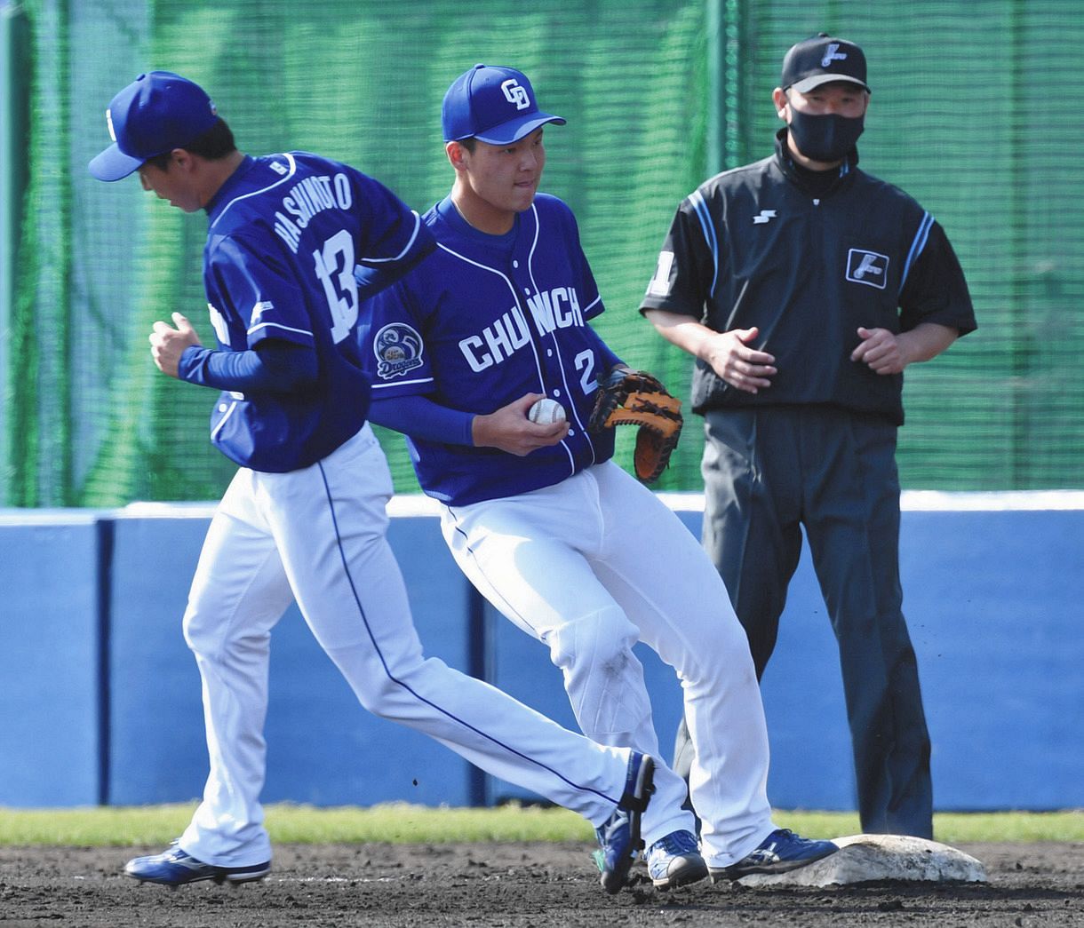 中日】石川昂弥が途中から実戦初の一塁守備 ゴロを無難にさばく：中日