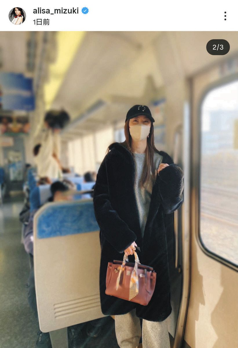 ◇観月ありさ、オーラバリバリ“お忍び”電車【写真複数】：中日スポーツ