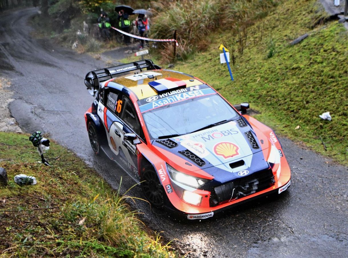 ラリージャパン】衝撃!! マシン右側がクラッシュでむき出しに ヒョンデ