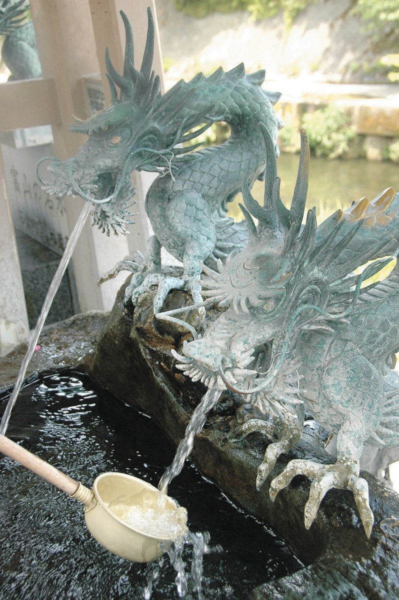 とやまを撮る】山から街へ あふれる恵み 富山・石倉町 延命地蔵の水