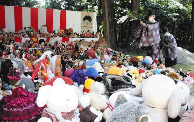 人形供養 例年の３倍に 高瀬神社で感謝祭 北陸中日新聞web