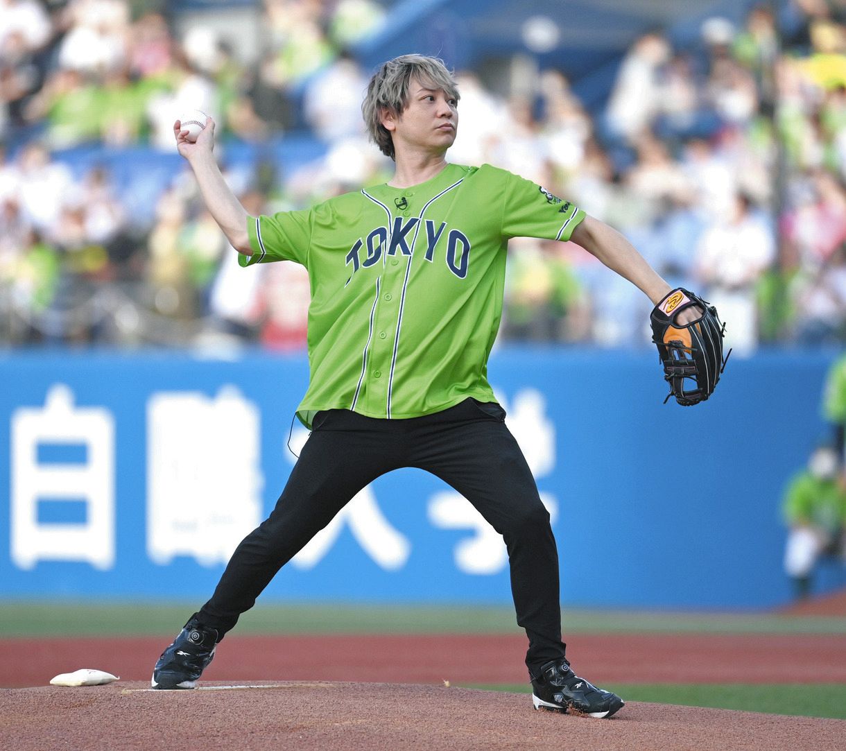 ヤクルト 不思議な空間 声優 林勇が始球式 人気アニメ 東京リベンジャーズ とコラボイベント 中日スポーツ 東京中日スポーツ