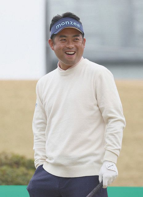 第1日、10番で笑顔を見せる池田勇太