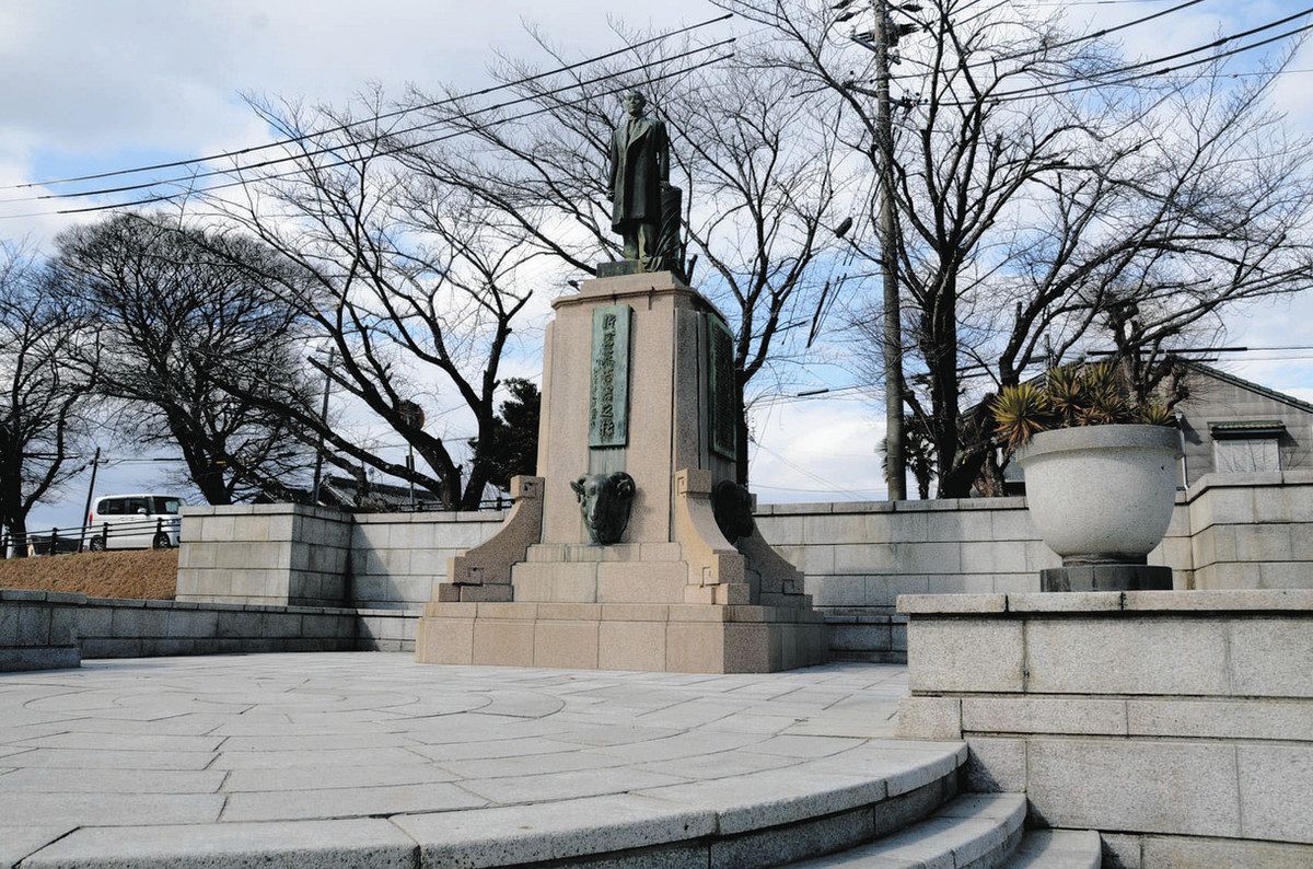 毛織物業界の父」後世へ 片岡春吉記念壇を津島市文化財に指定：中日新聞Web