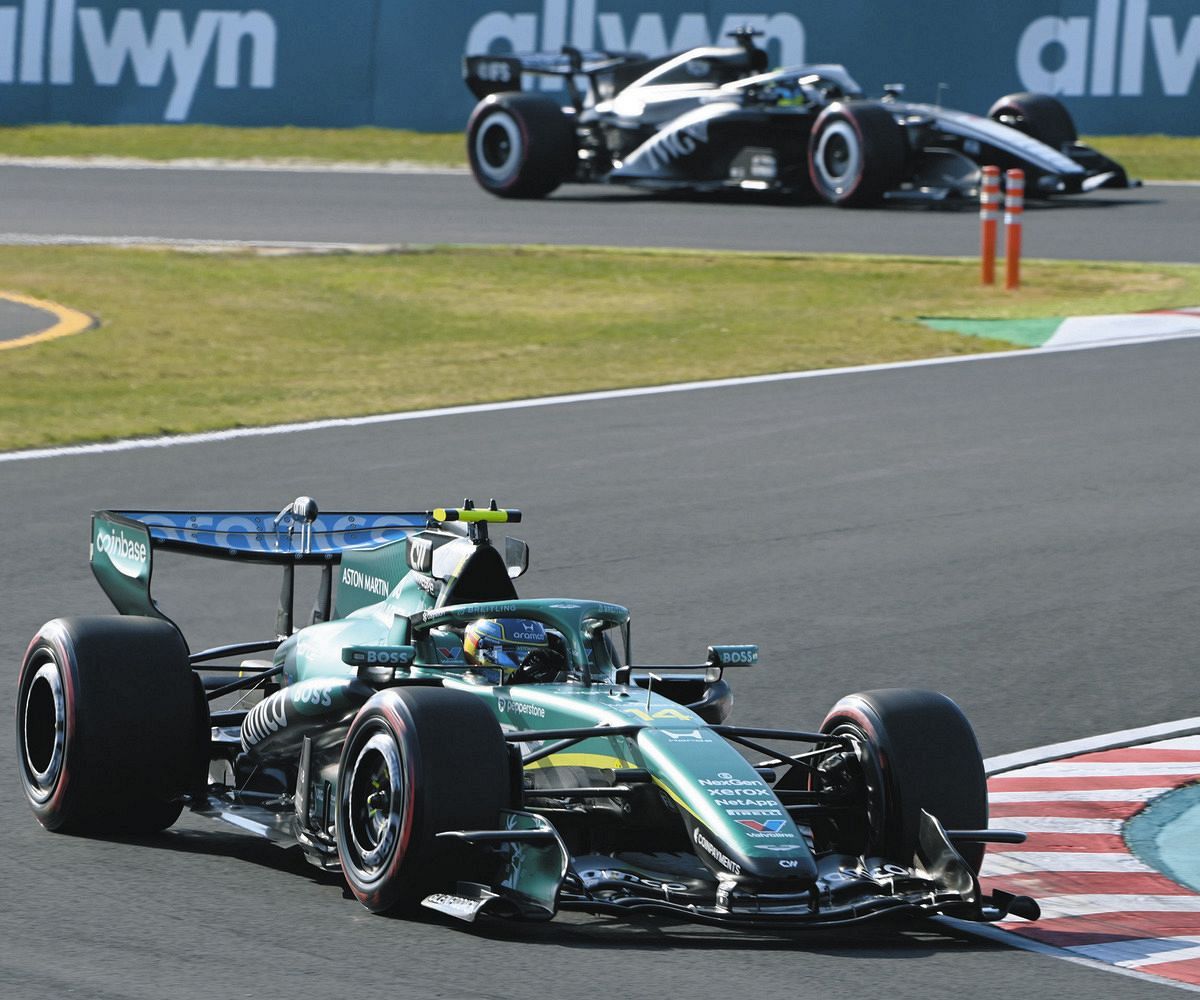 写真多数】F1日本グランプリ開幕 桜咲き始めた会場でドライバーが練習
