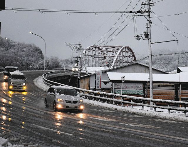 県内北部中心に大雪 彦根で初雪、米原は21センチ観測：中日新聞Web