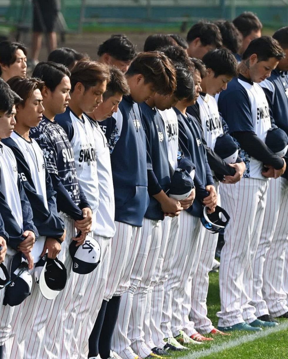 ヤクルト、野村克也さん命日に黙とう 薫陶を受けた高津監督はV奪回を