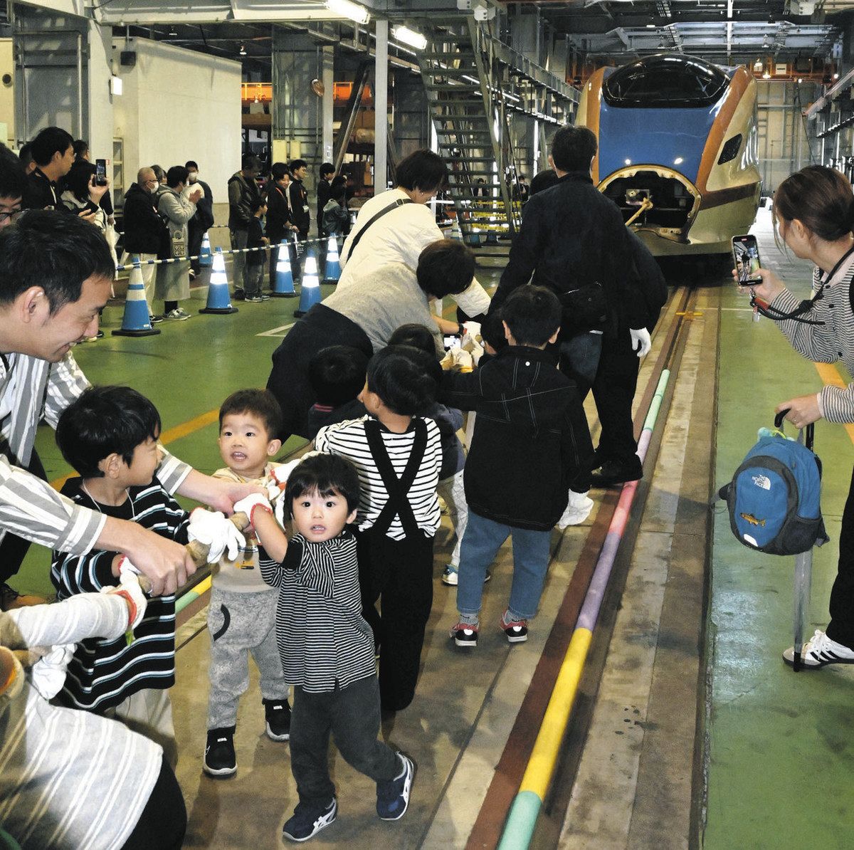 北陸新幹線と綱引きだ！ 白山総合車両所 一般公開：北陸中日新聞Web
