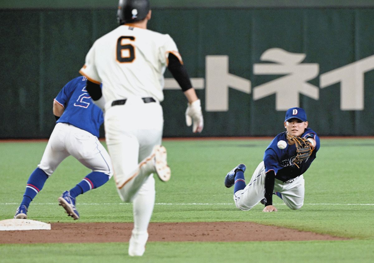 中日・村松開人「何とか捕れました」再開初戦勝利呼んだビッグプレー 5