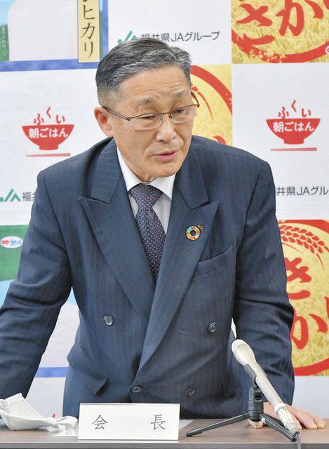 大雪のハウス被害の状況や支援について述べる冨田会長=福井市の県農業会館で