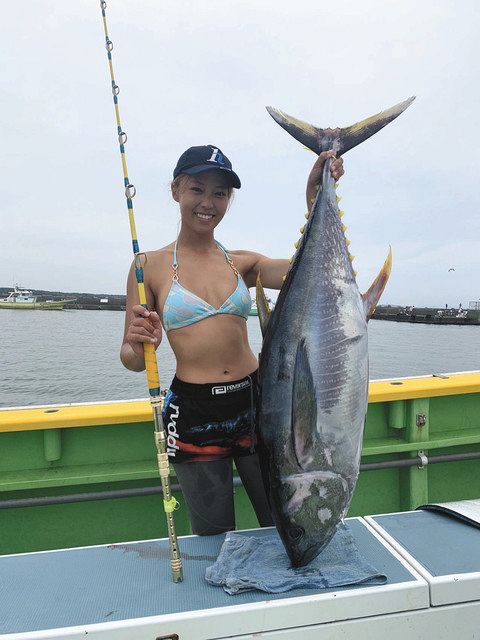 写真 ギョッ ウォッ 驚きの干物グラドル 吉野七宝実カレンダー 中日スポーツ 東京中日スポーツ