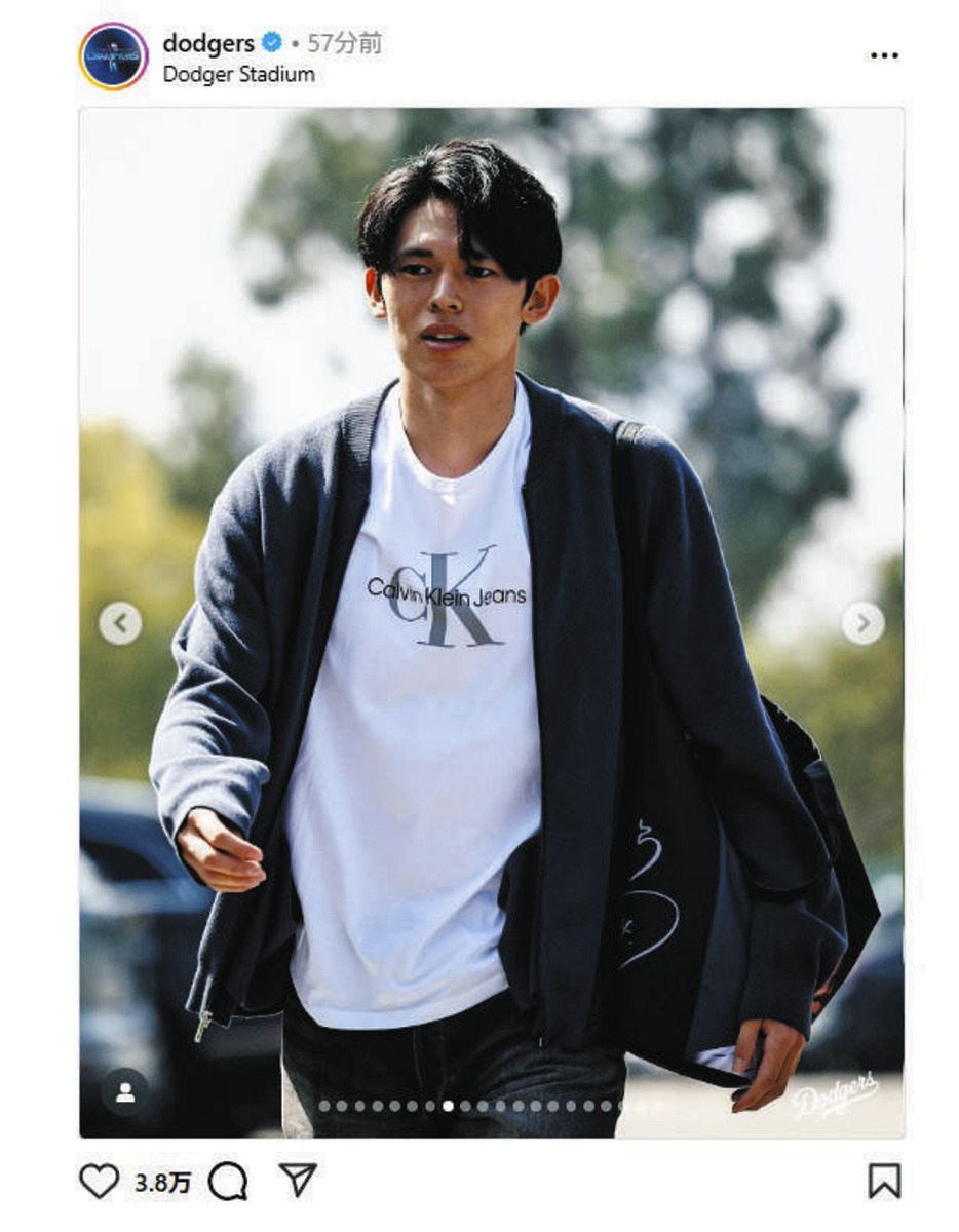 ◇ブランドのTシャツを着て…球場入りする佐々木朗希【写真】：中日