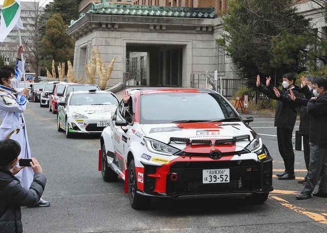 ラリー参加車が名古屋をパレード 全日本選手権 新城の開幕戦ｐｒ 中日新聞web