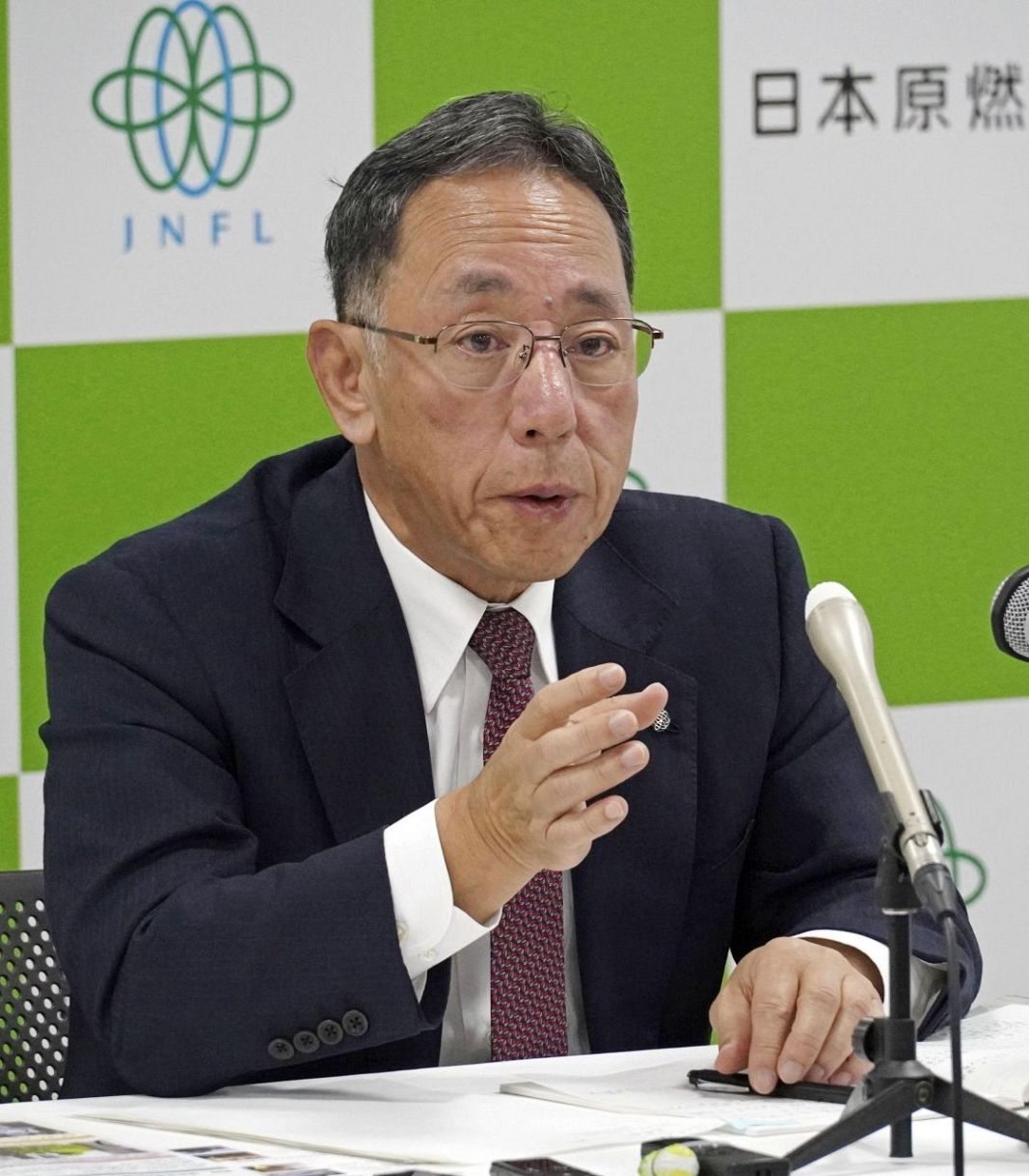 　記者会見する日本原燃の増田尚宏社長＝２８日午前、青森市