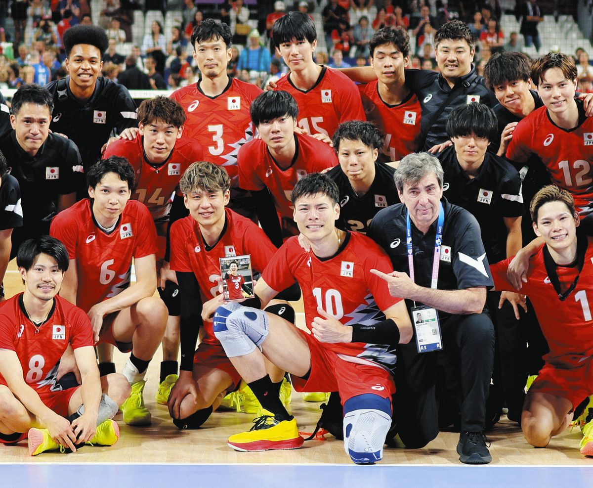 セッター藤井直伸さんの闘志とともに 男子バレー準々決勝、ベンチに 
