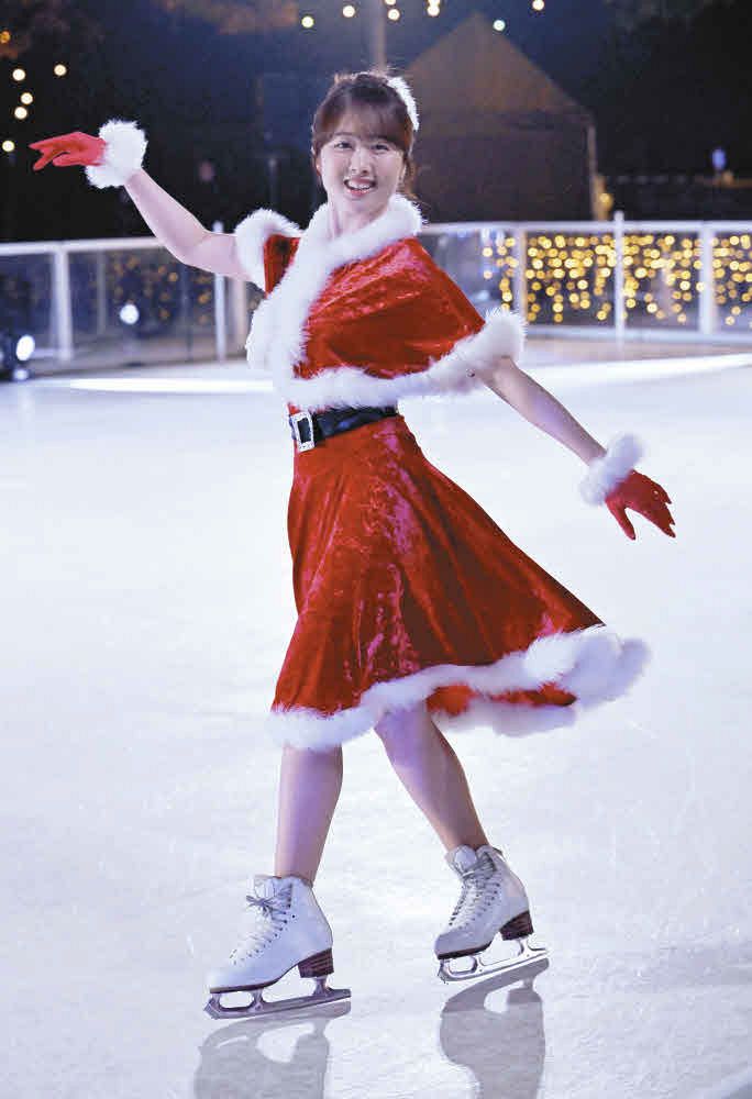 本田望結がサンタの衣装で登場、山下公園の特設リンクで点灯式