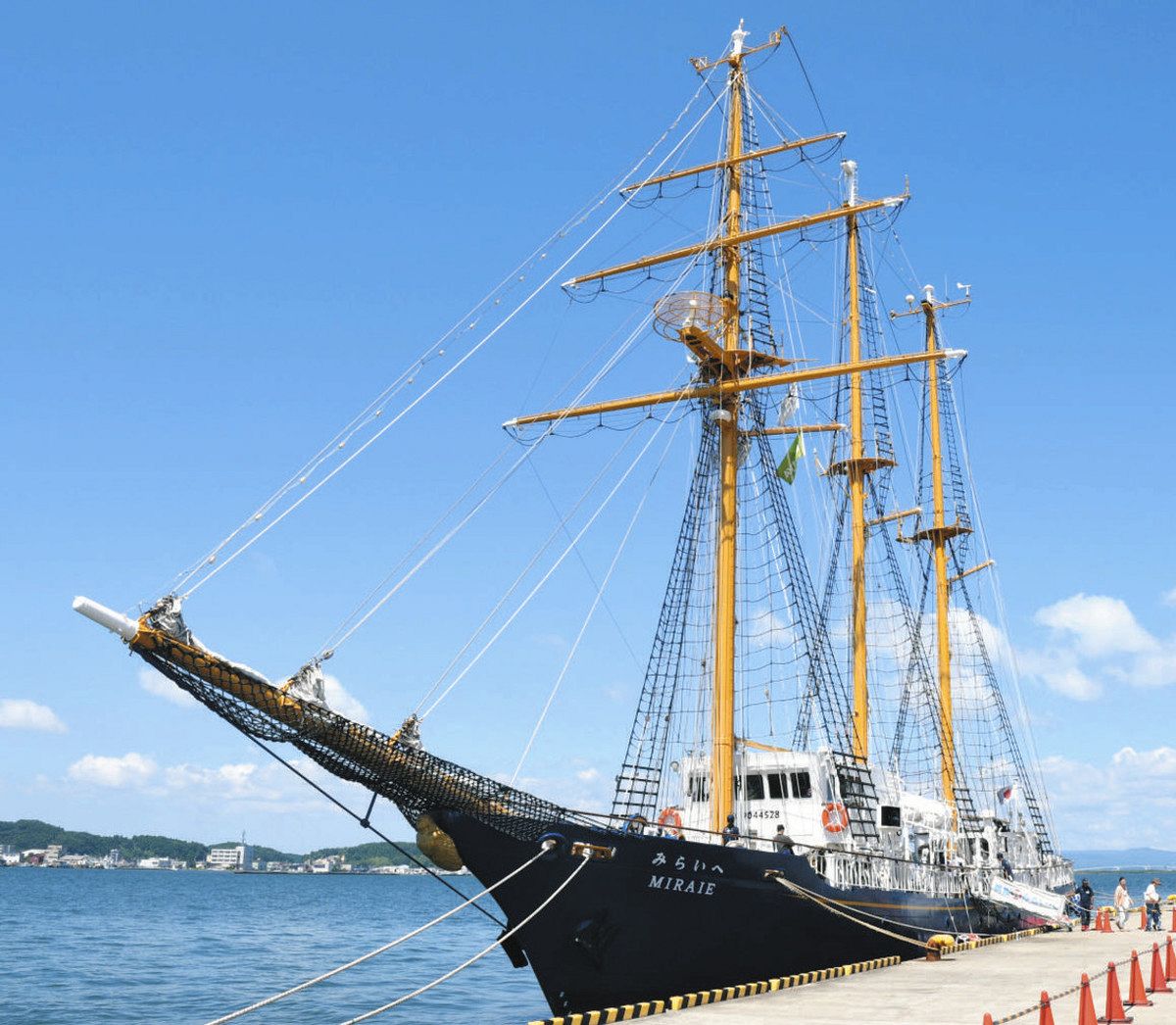 帆船「みらいへ」間近に きょうまで 七尾港で一般公開：北陸中日新聞Web