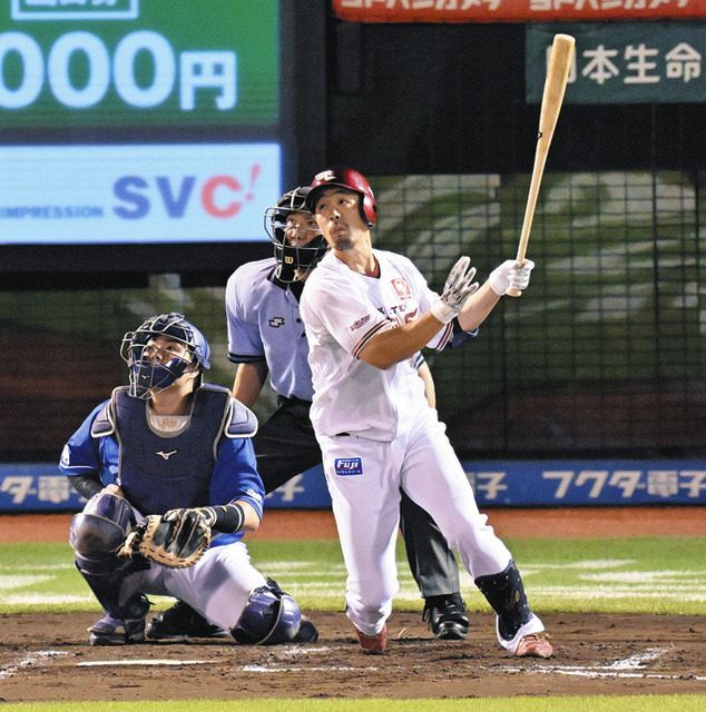 楽天・阿部寿樹の”恩返し打”が勝ち越し口火 『マスター』らしく「右に