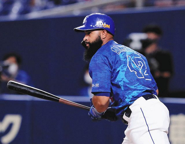 アルモンテ、G撃にやる気満々！ 屋内練習場で休日返上トレ45分 最近5試合、打率．389＆2本塁打で調子上向き：中日スポーツ・東京中日スポーツ