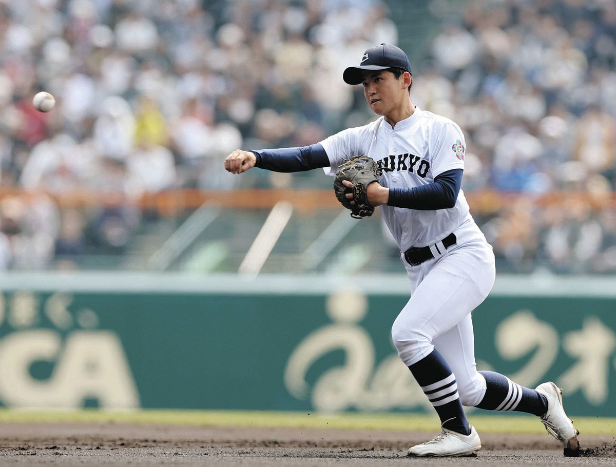 130キロ右腕から野手に転向 中京大中京「チーム1番の努力家」が甲子園