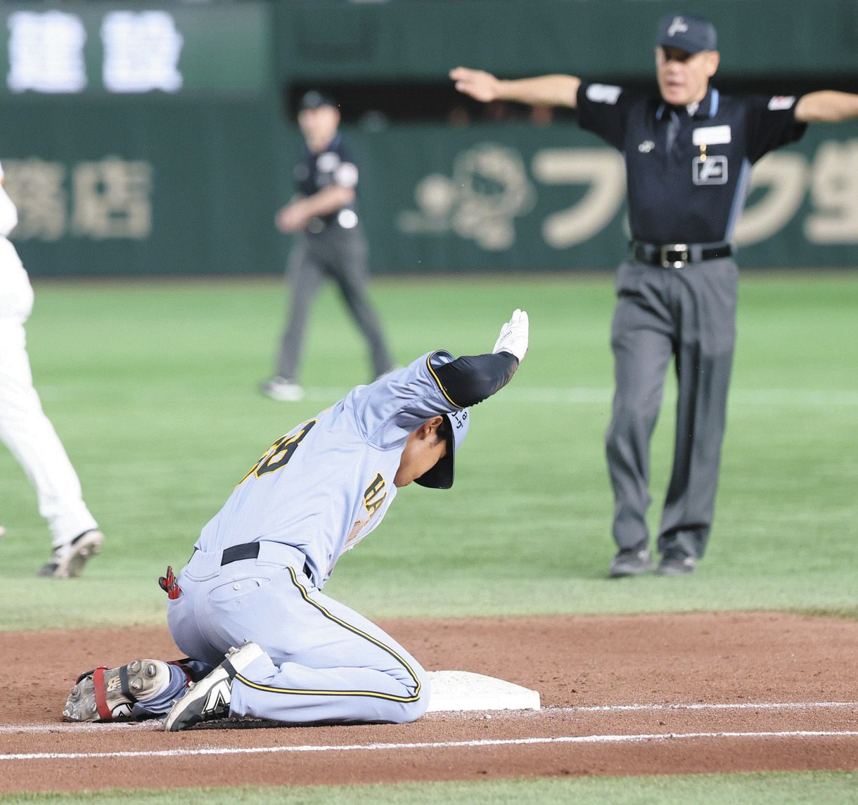 阪神高卒4年目の中川勇斗、プロ初安打の若さあふれる喜び方と