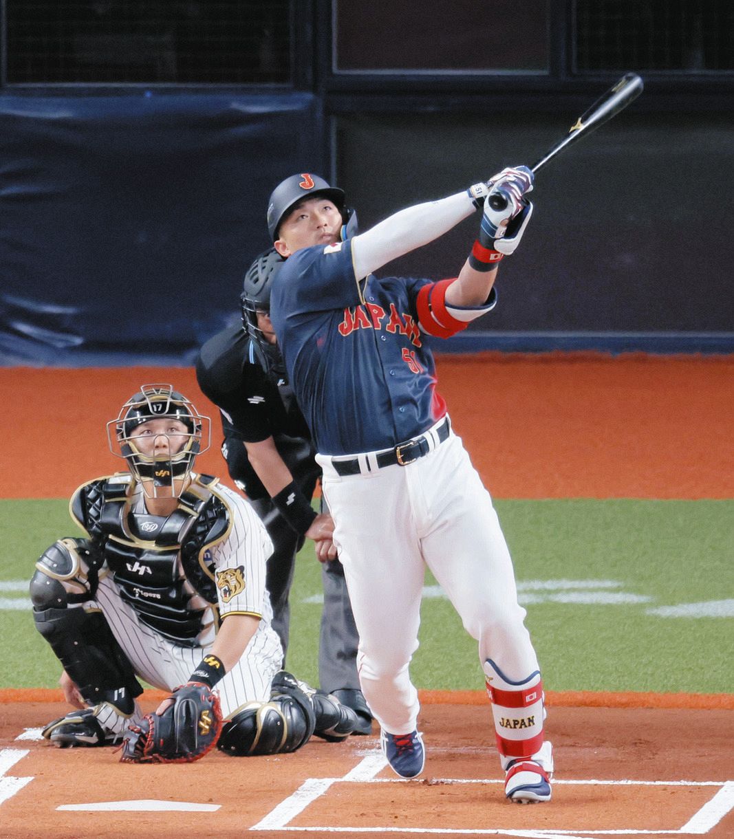 侍ジャパン パネル 鈴木選手 侍ジャパン・鈴木誠也、第1打席で特大5階席弾！ 飛距離は130.8メートル