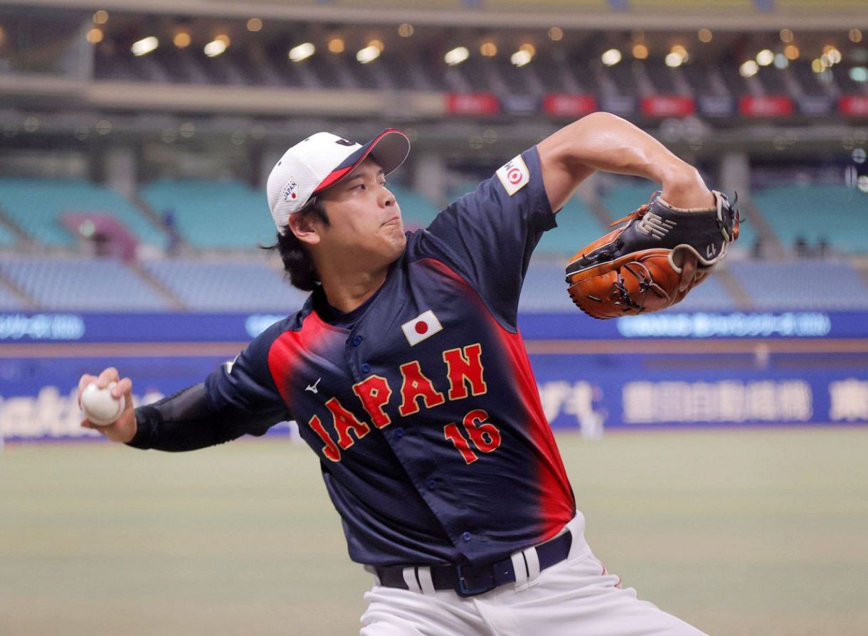 大谷翔平、侍ジャパン一番乗りで投球練習、約100メートルの大遠投… WBC