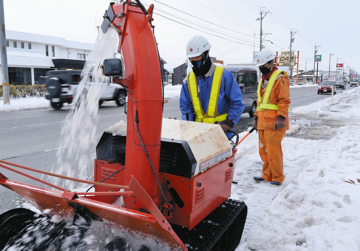 実習生が除雪お助け 小松の歩道 歩きやすく：北陸中日新聞Web