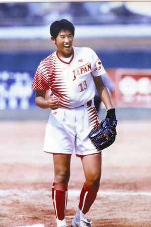 高校時代、世界ジュニア選手権（１９９９年）に出場したときの上野由岐子（福岡大付属若葉高提供）