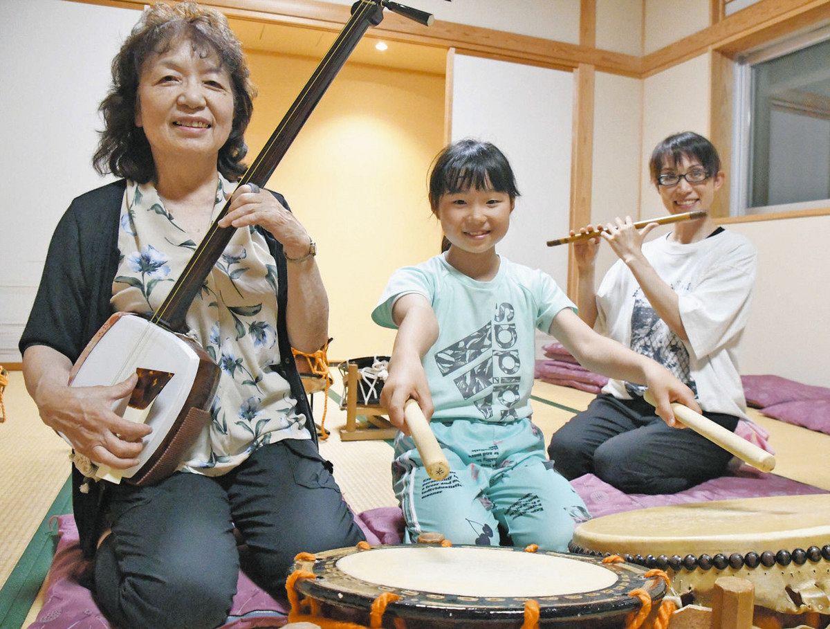 親子3世代で金津祭彩る あす山車巡行 はやし方「笑顔で演奏」：日刊