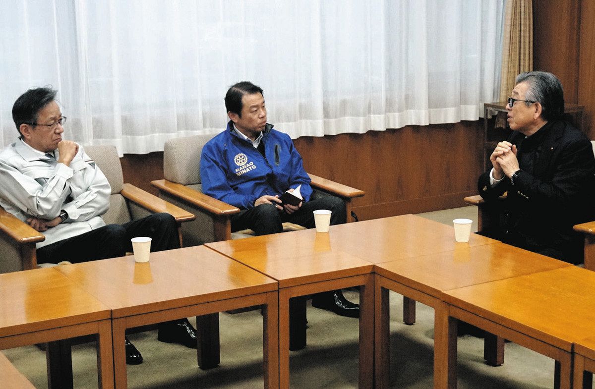 応援職員 被災地に 県商議所連会長ら七尾慰問:北陸中日新聞Web