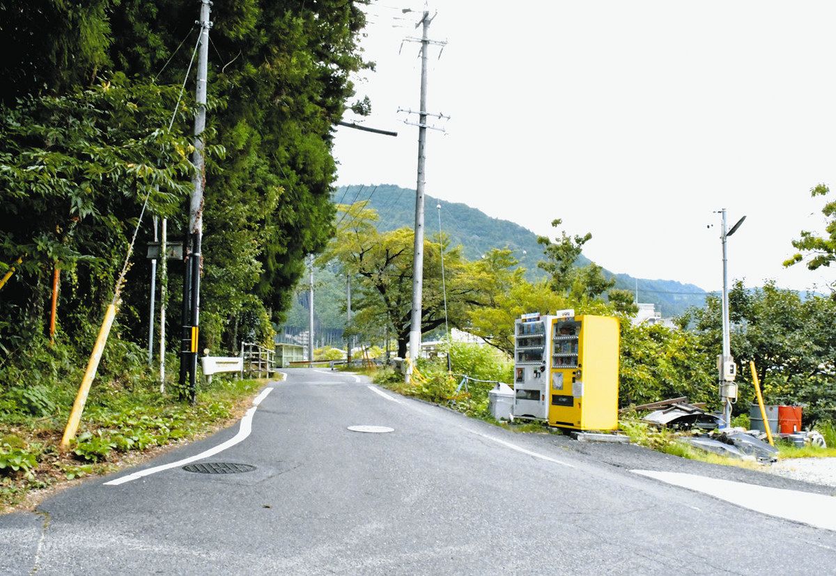 2日夜に高校生が襲われたとされる現場＝中津川市坂下で