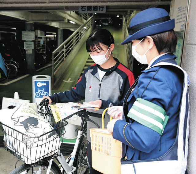 自転車ルール 守って 金沢駅 県などチラシ配り啓発：北陸中日新聞Web