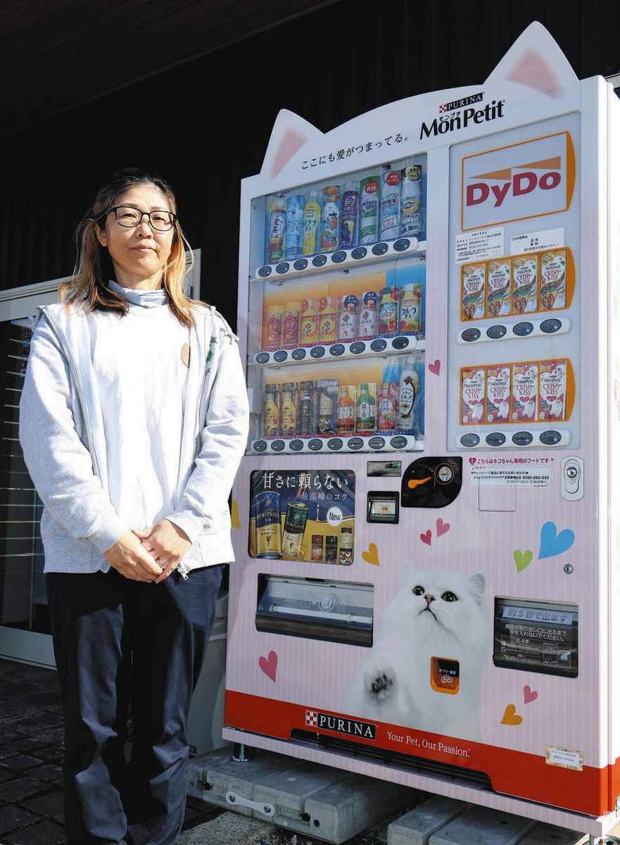 ボタン押すと聞こえる「あの声」 滋賀・愛荘町の保護猫カフェに「ネコ耳」自販機登場 ：中日新聞Web