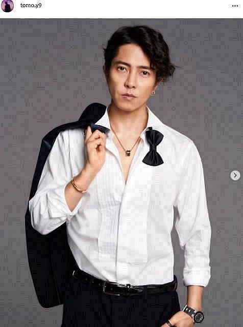 谷間 バスローブ姿の山下智久に フォロワー大興奮 胸筋 ピン可愛い 中日スポーツ 東京中日スポーツ