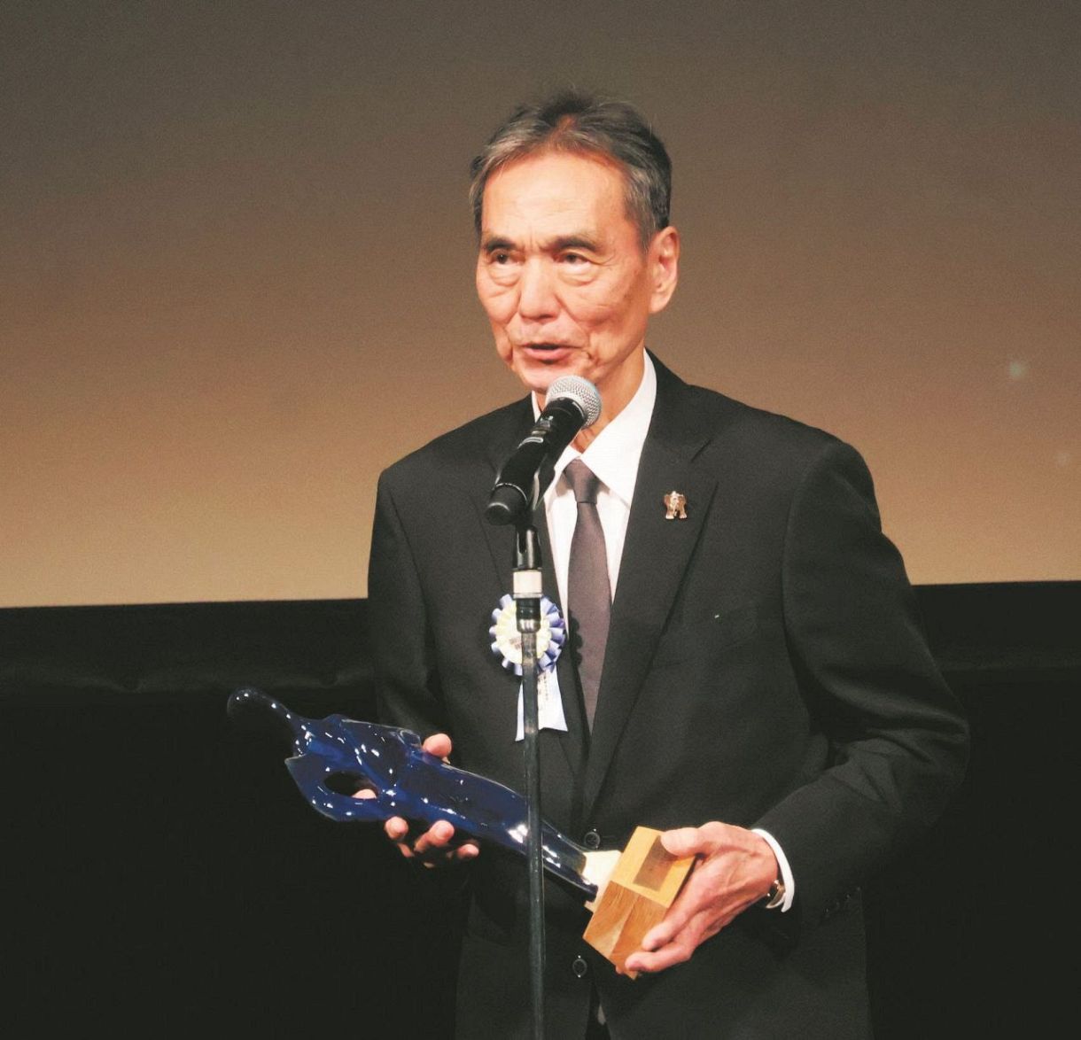 長塚 京 三 最近 見 ない