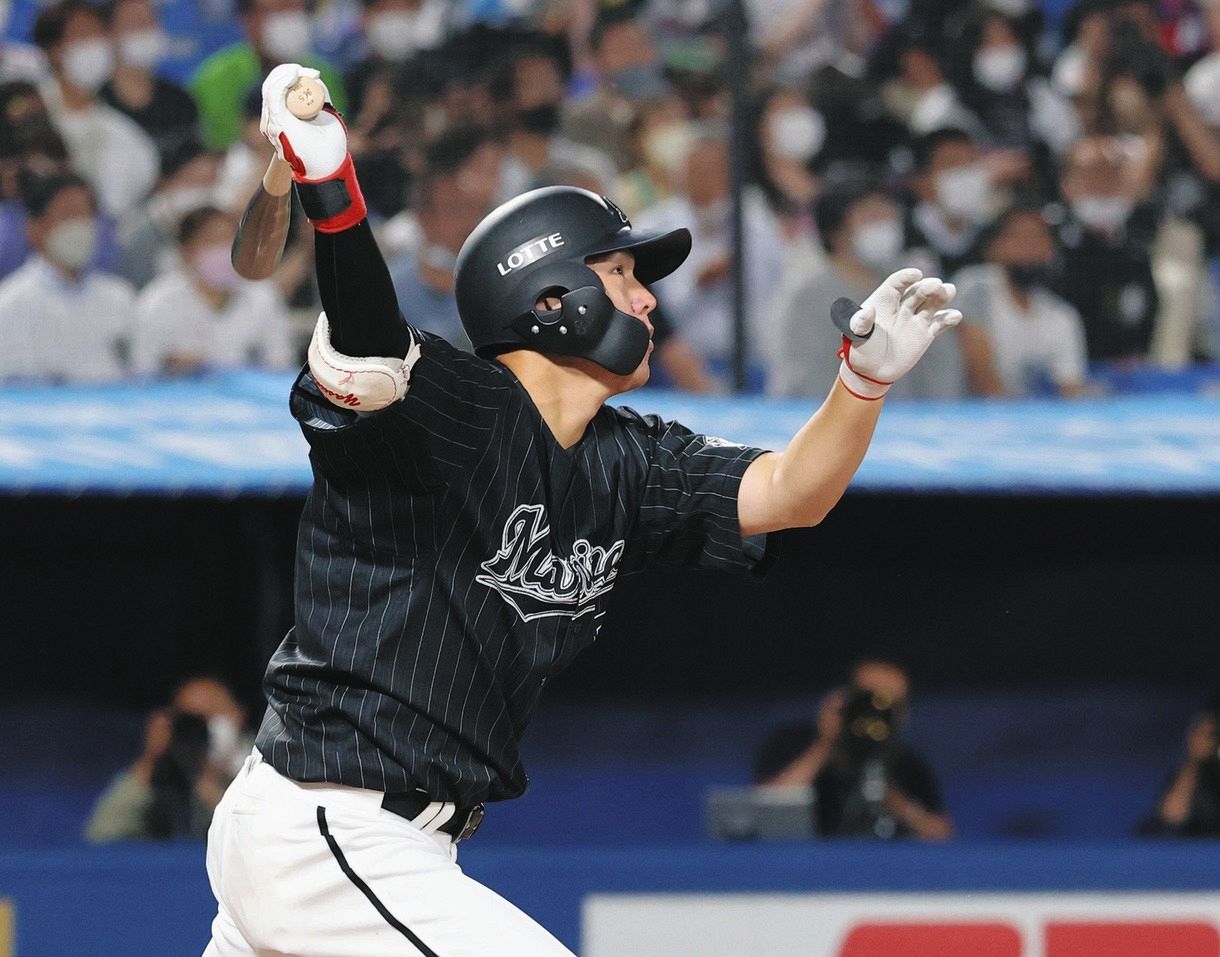 神宮は一足早い 花火大会 ヤクルト ロッテ戦は4回までにソロ6本 安田が自身初の2打席連続本塁打 中日スポーツ 東京中日スポーツ