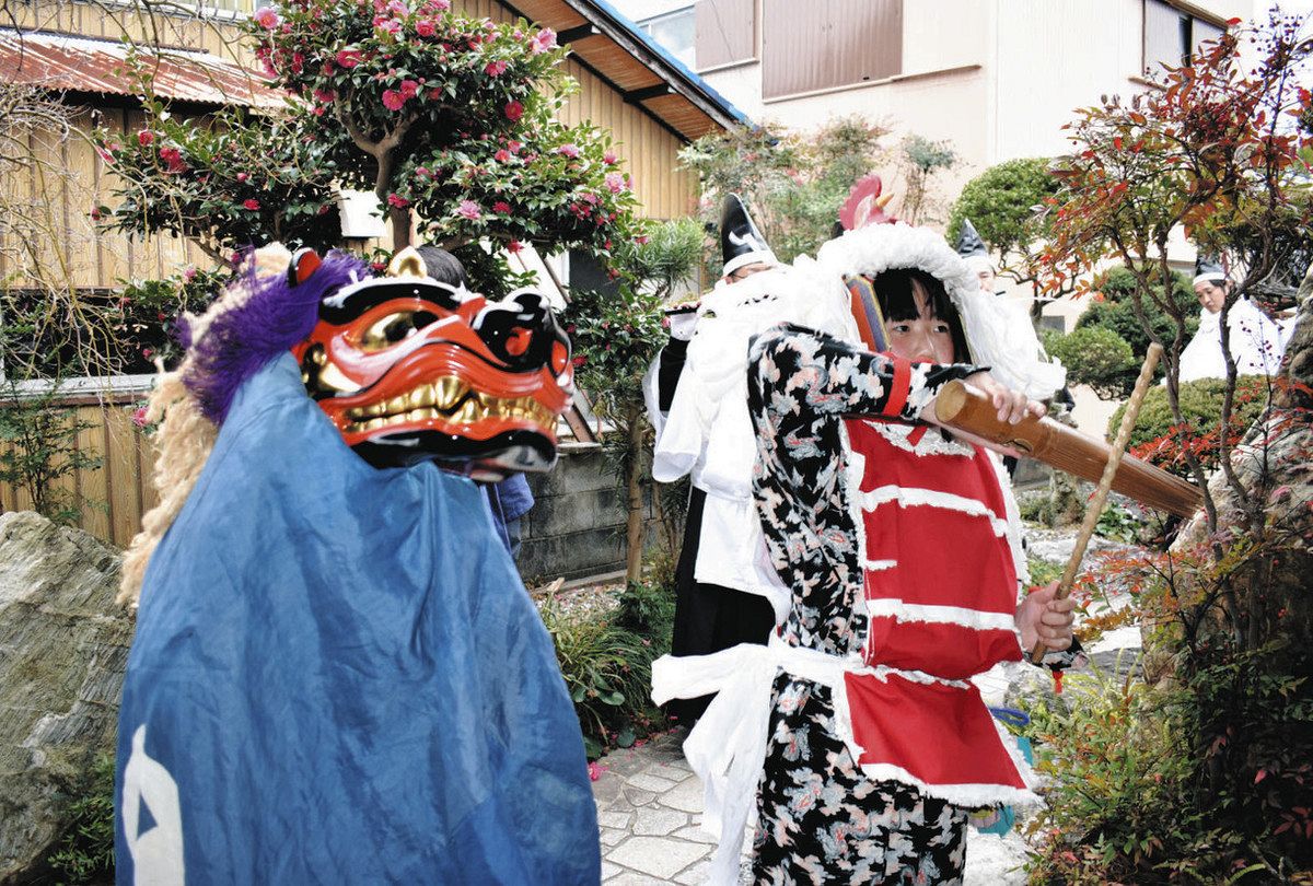 女児も一緒に「やってみたかった」 津で6年ぶりに中野獅子舞：中日新聞Web