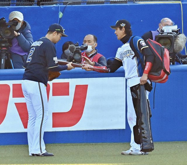 写真】新庄がバット渡した相手とは…：中日スポーツ・東京中日
