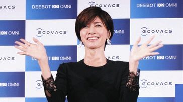 内田有紀 シックな黒い衣装で登場、芸能生活30周年を迎え気分転換は