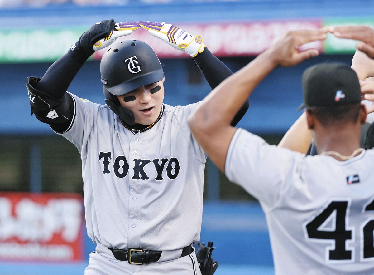 巨人・丸佳浩、ヤクルト捕手・古賀、球審までも一斉に一塁ベンチ