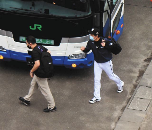 飯山コーチがコロナ陽性の日本ハムは 全員陰性 で予定通り13日の楽天戦は開催へ 代役 一塁コーチは鶴岡コーチ 中日スポーツ 東京中日スポーツ